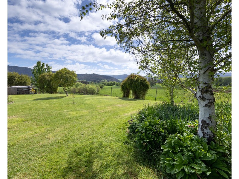 6 Drummond Street, Eskdale VIC 3701