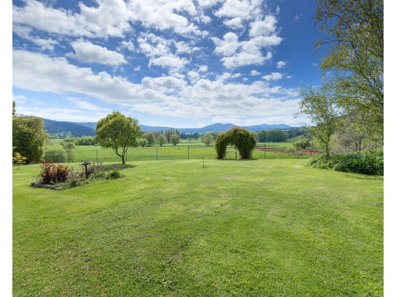 6 Drummond Street, Eskdale VIC 3701