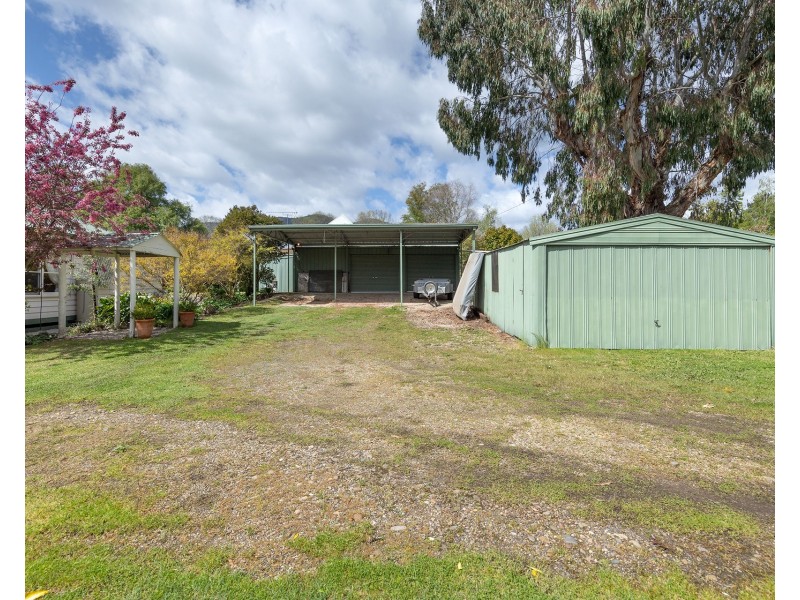 6 Drummond Street, Eskdale VIC 3701