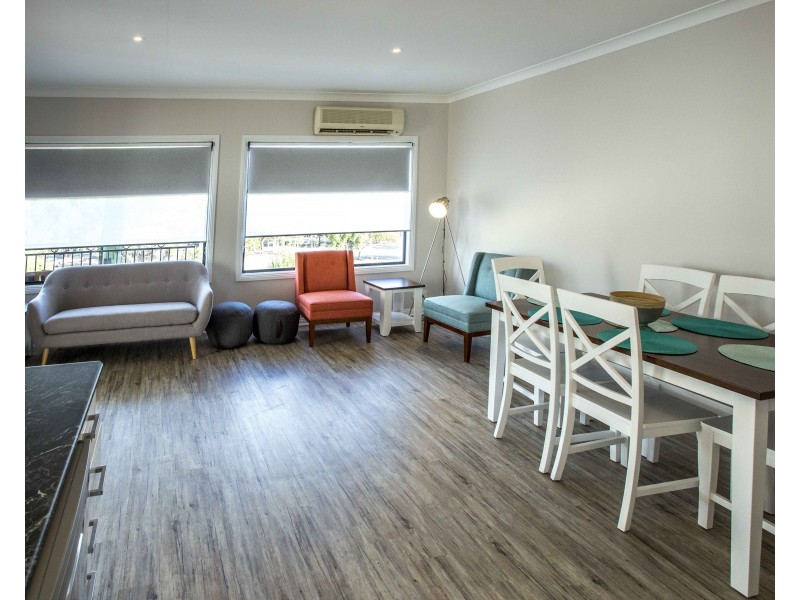 2/9 PEPPERMINT PARADE, Lake Hume Village NSW 3691