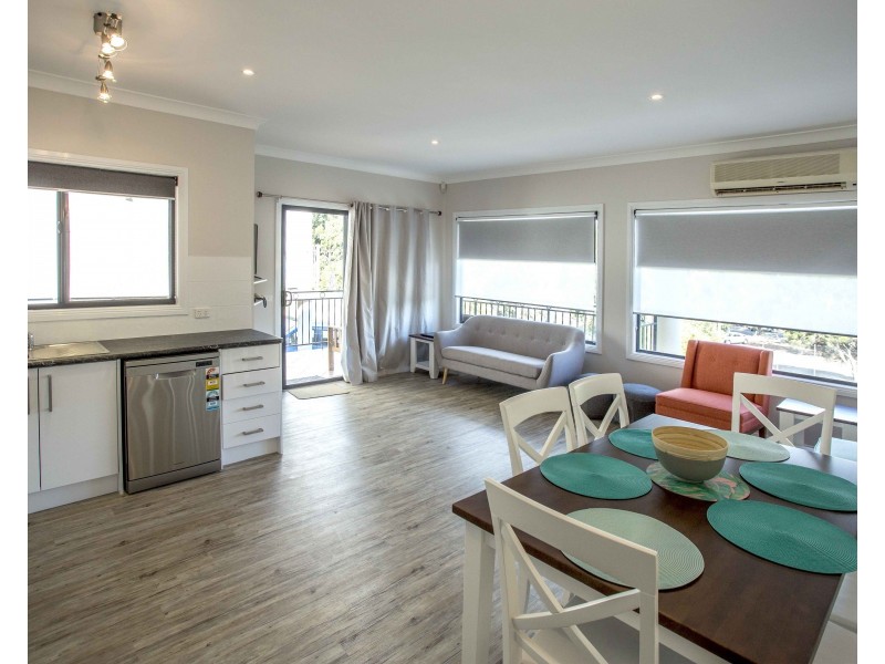 2/9 PEPPERMINT PARADE, Lake Hume Village NSW 3691