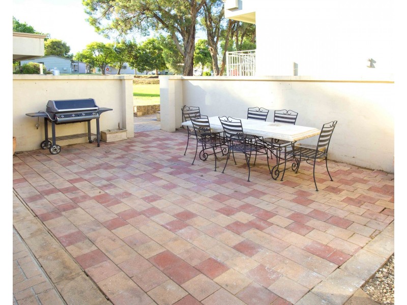 2/9 PEPPERMINT PARADE, Lake Hume Village NSW 3691