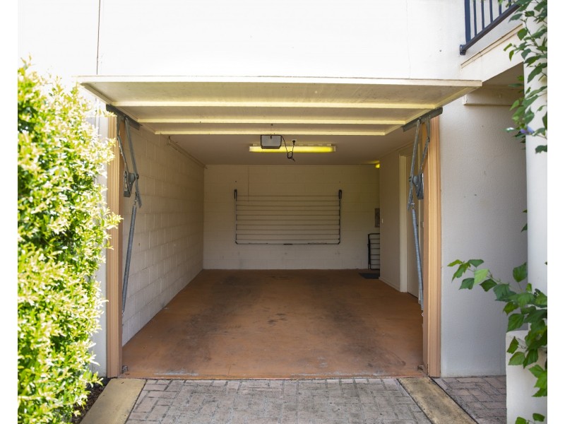 2/9 PEPPERMINT PARADE, Lake Hume Village NSW 3691