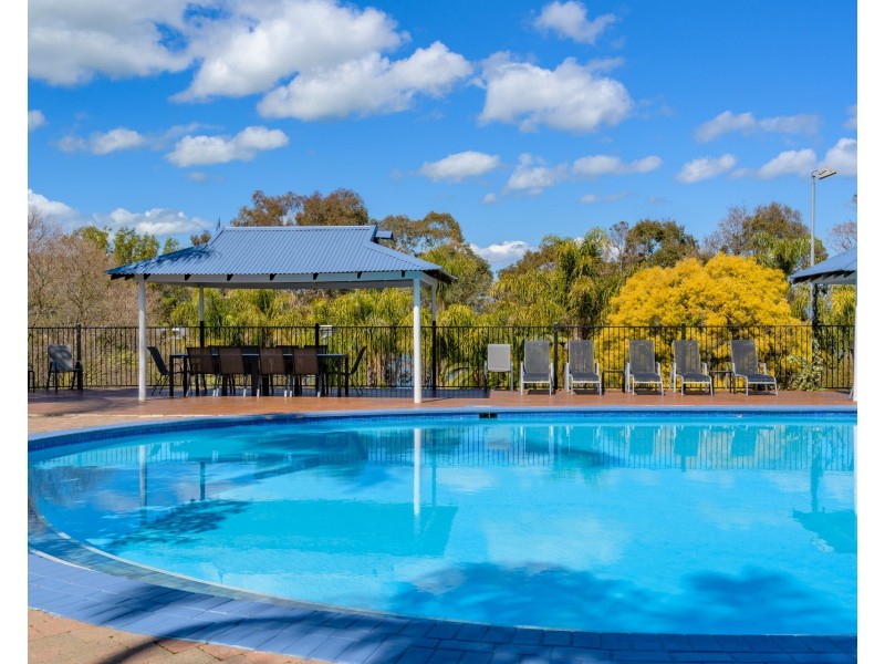 2/9 PEPPERMINT PARADE, Lake Hume Village NSW 3691