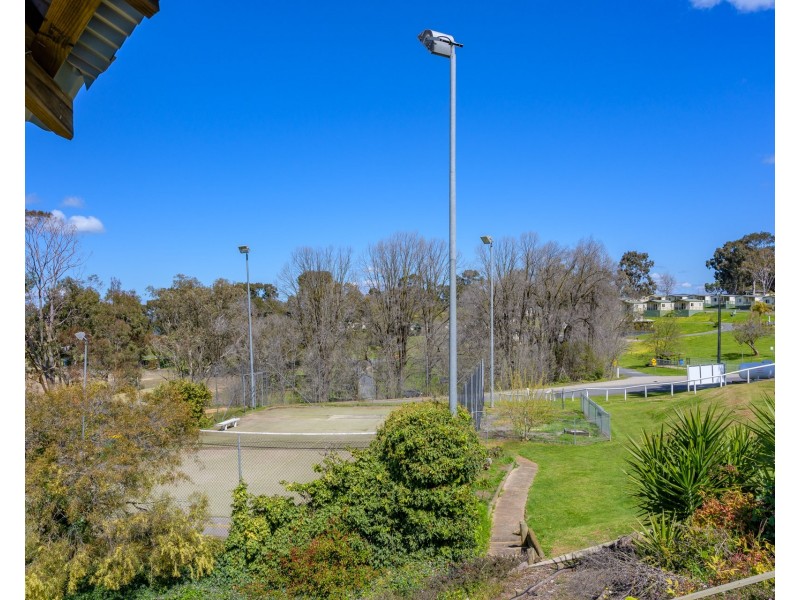 2/9 PEPPERMINT PARADE, Lake Hume Village NSW 3691
