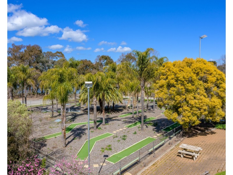 2/9 PEPPERMINT PARADE, Lake Hume Village NSW 3691