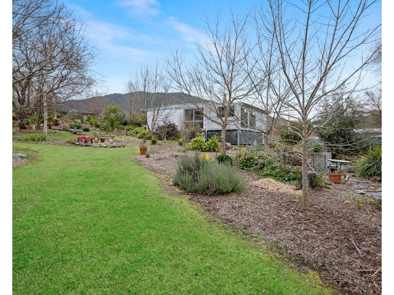 2 Jitema Street, Dartmouth VIC 3701