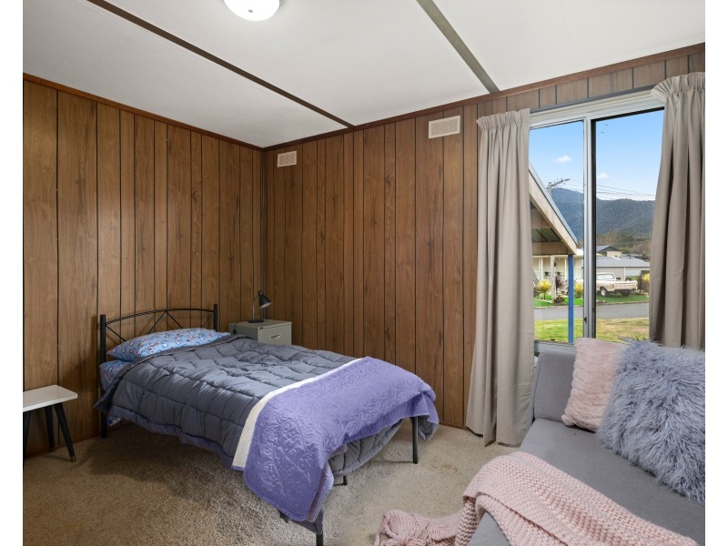 15 Cross Avenue, Dartmouth VIC 3701
