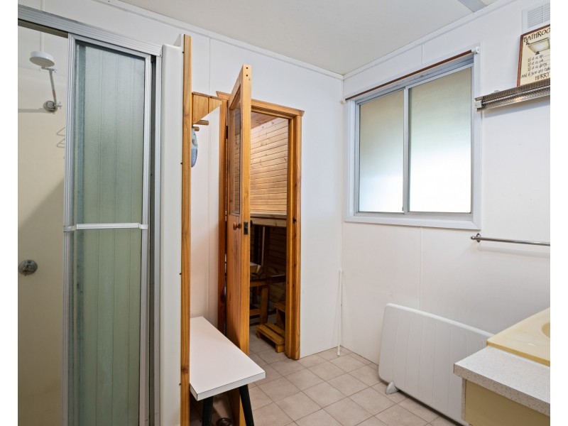 15 Cross Avenue, Dartmouth VIC 3701