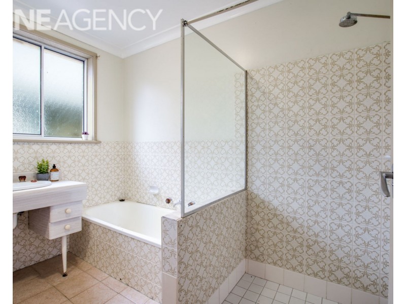 570 Spurrway Drive, West Albury NSW 2640