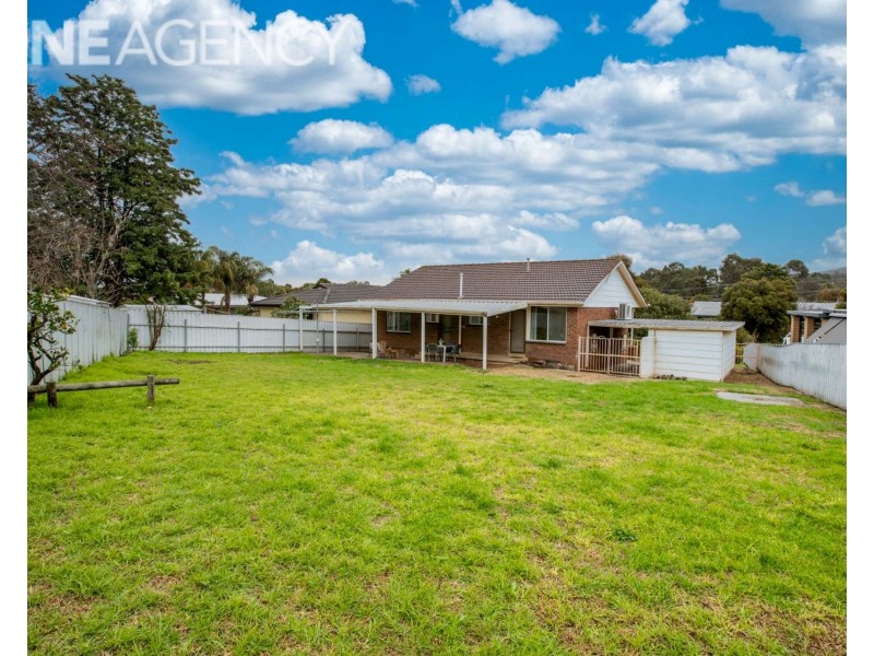 570 Spurrway Drive, West Albury NSW 2640