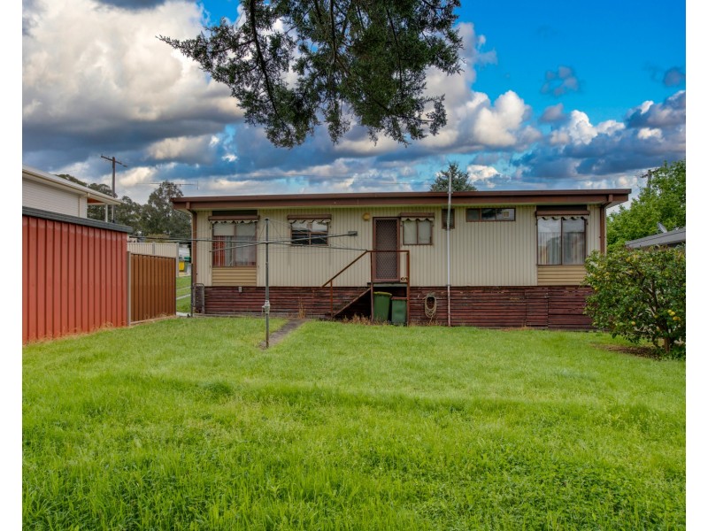 16 Cross Avenue, Dartmouth VIC 3701