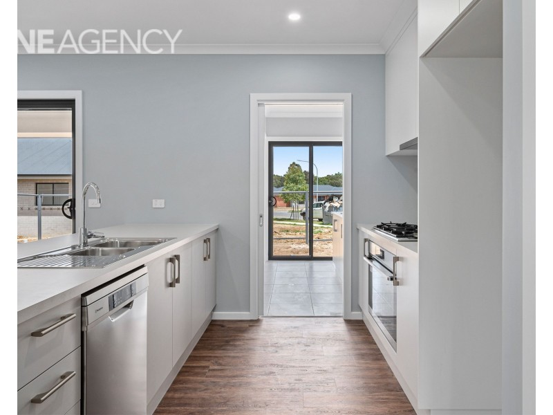 242 Brooklyn Drive, Thurgoona NSW 2640