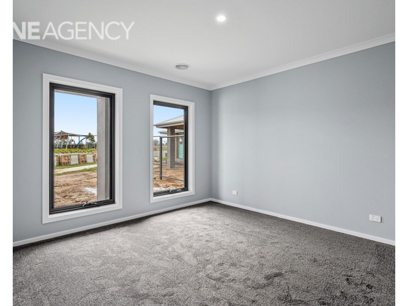 242 Brooklyn Drive, Thurgoona NSW 2640