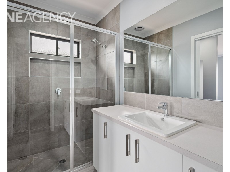 242 Brooklyn Drive, Thurgoona NSW 2640