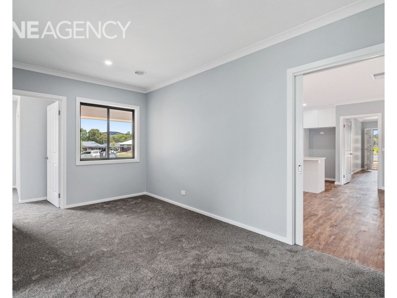 242 Brooklyn Drive, Thurgoona NSW 2640