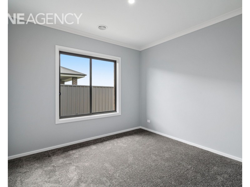 242 Brooklyn Drive, Thurgoona NSW 2640