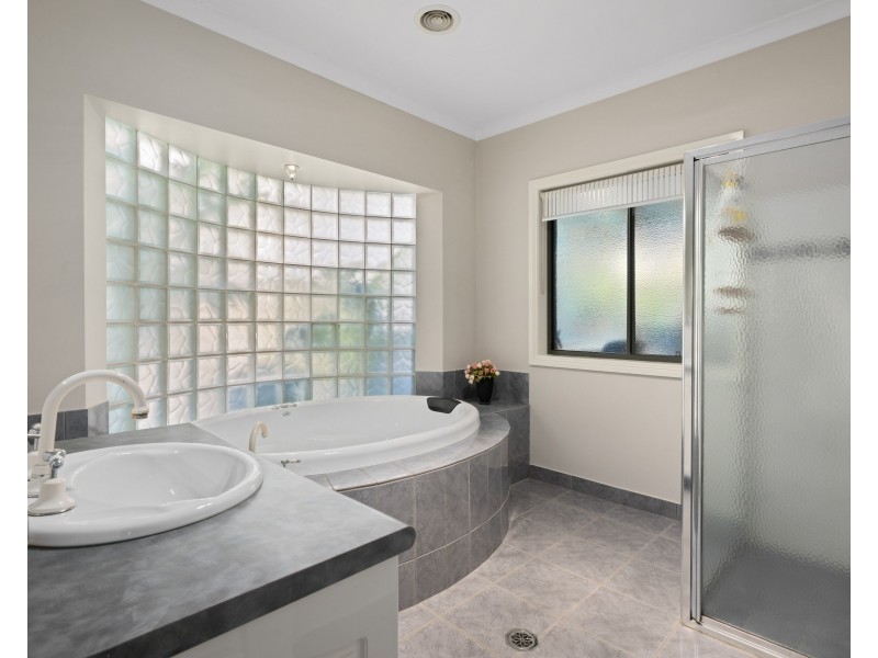 20 Brewer Drive, West Wodonga VIC 3690