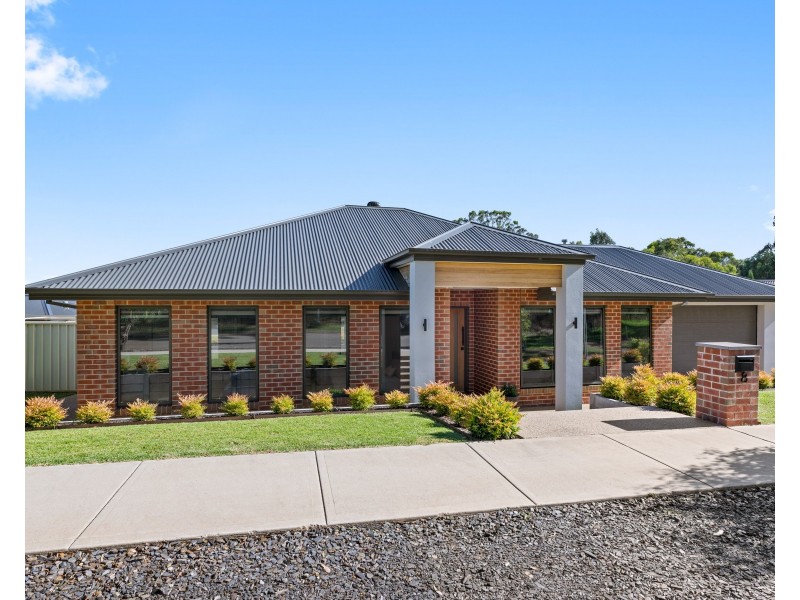 8 RAFTER STREET, Baranduda VIC 3691