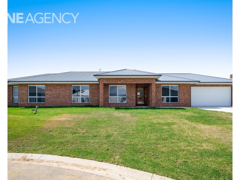 8 House Court, Tangambalanga VIC 3691