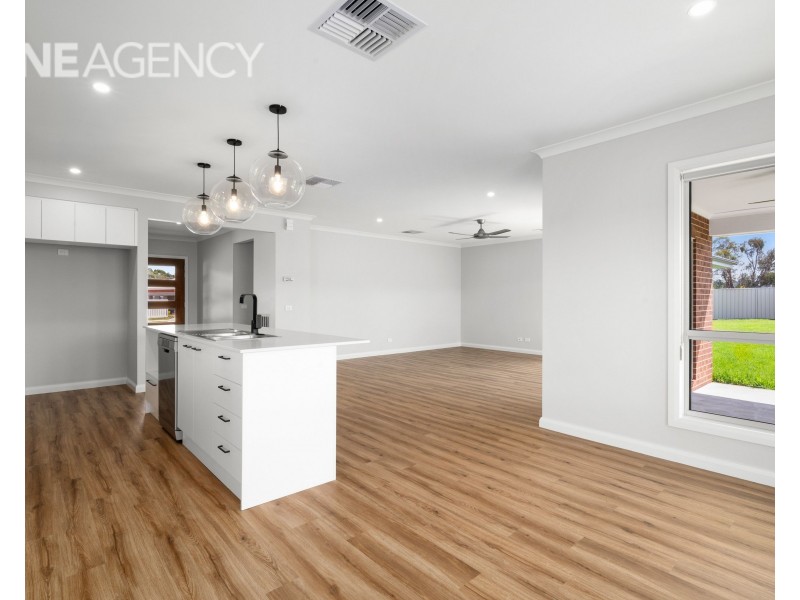 8 House Court, Tangambalanga VIC 3691