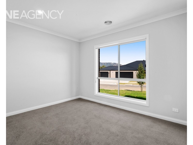 8 House Court, Tangambalanga VIC 3691