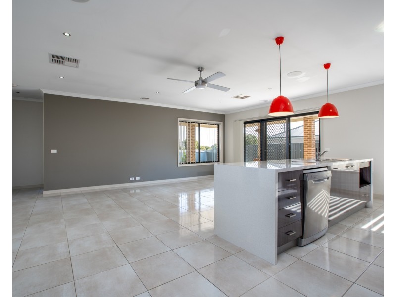 57 Silky Oak Avenue, Wodonga VIC 3690