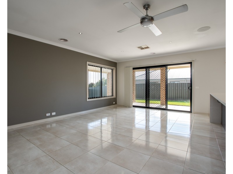 57 Silky Oak Avenue, Wodonga VIC 3690