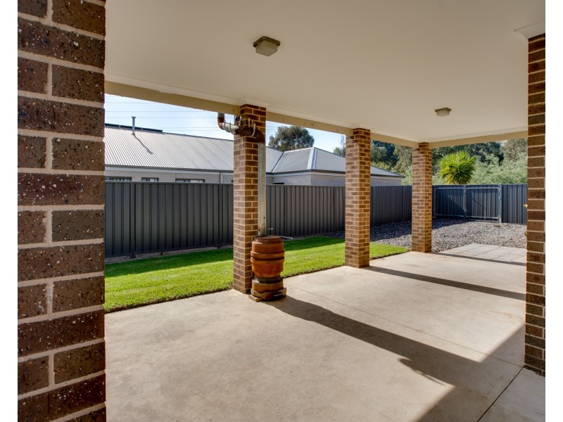 57 Silky Oak Avenue, Wodonga VIC 3690
