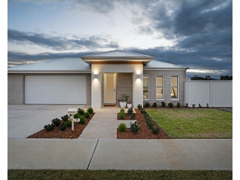 9 Mountain Circuit, Tangambalanga VIC 3691