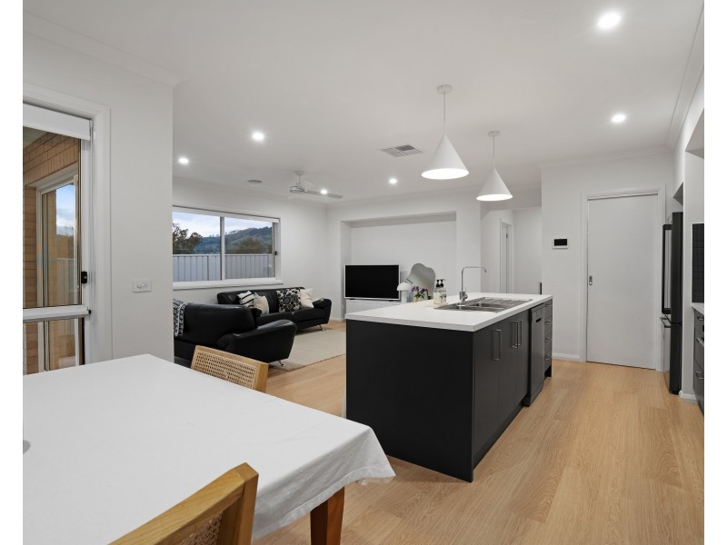 9 Mountain Circuit, Tangambalanga VIC 3691