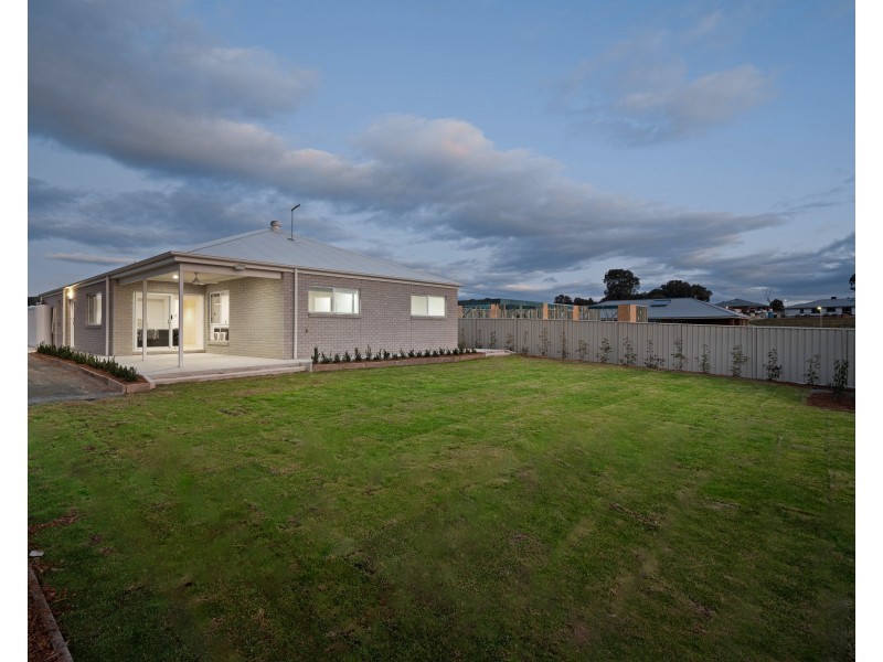 9 Mountain Circuit, Tangambalanga VIC 3691