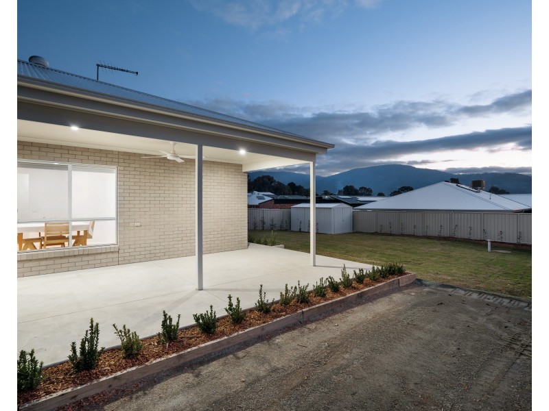 9 Mountain Circuit, Tangambalanga VIC 3691