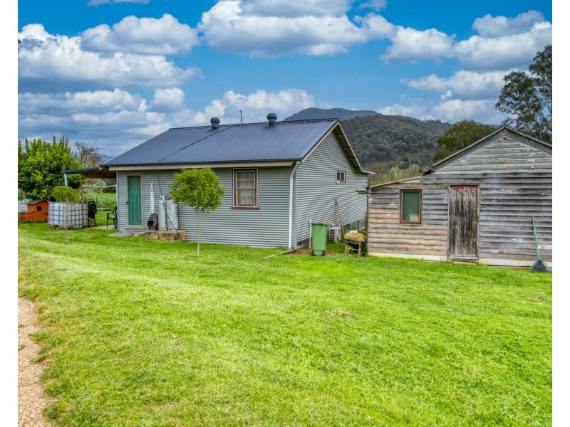 4 Dunstan Court, Eskdale VIC 3701