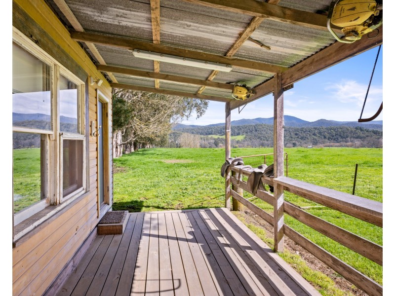 32 O’Connell Road, Mitta Mitta VIC 3701