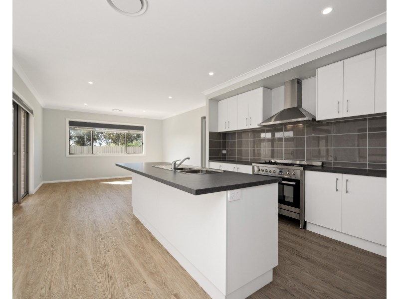 14 Isdell Place, West Wodonga VIC 3690