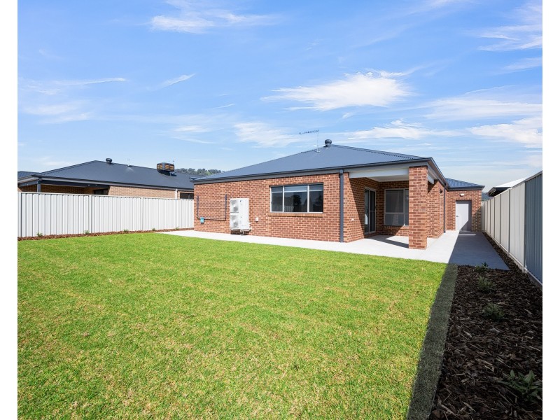 14 Isdell Place, West Wodonga VIC 3690