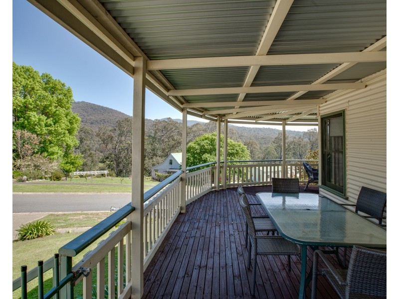 17 Jitema Street, Dartmouth VIC 3701