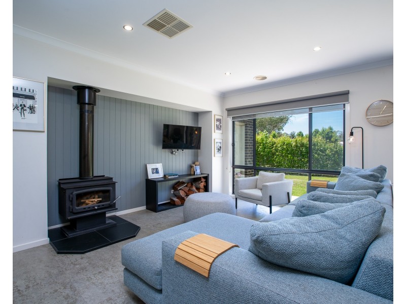 23 RIVERSIDE BOULEVARD, Killara VIC 3691