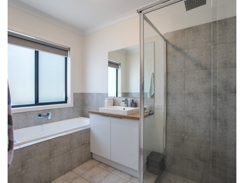 23 RIVERSIDE BOULEVARD, Killara VIC 3691