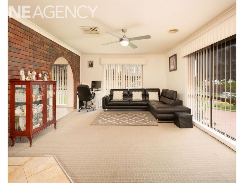 11 BRUCE STREET, West Wodonga VIC 3690