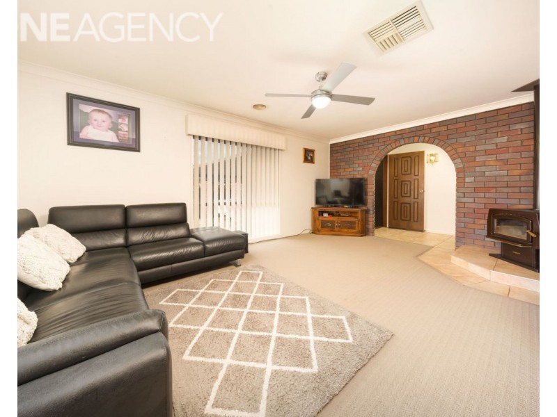 11 BRUCE STREET, West Wodonga VIC 3690