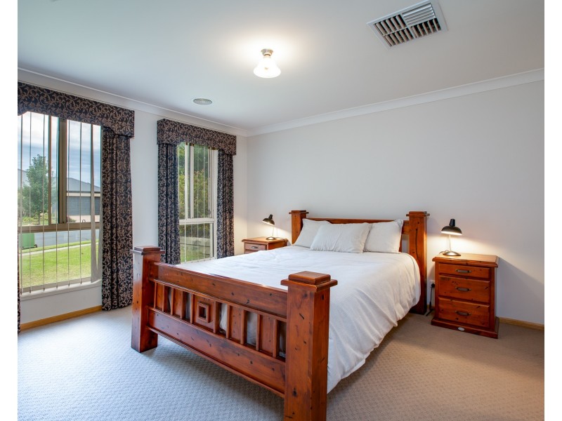 33 Innisbrook Avenue, Wodonga VIC 3690