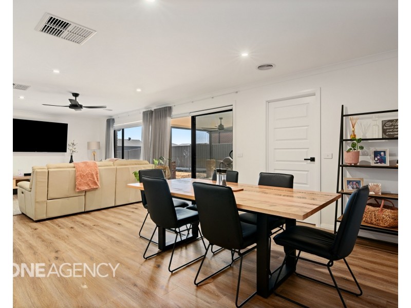 24 Gibson Boulevard, Tangambalanga VIC 3691