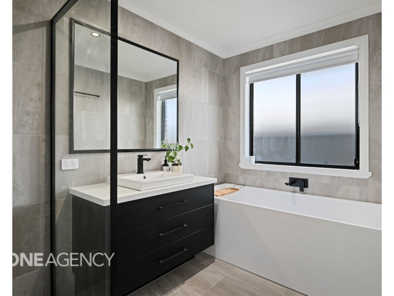 24 Gibson Boulevard, Tangambalanga VIC 3691