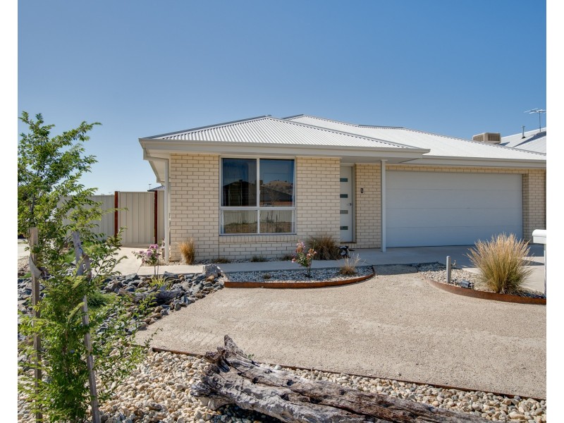 8 Maitland Crescent, Wodonga VIC 3690