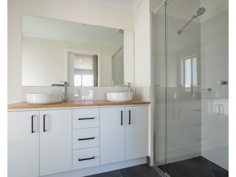 8 Maitland Crescent, Wodonga VIC 3690