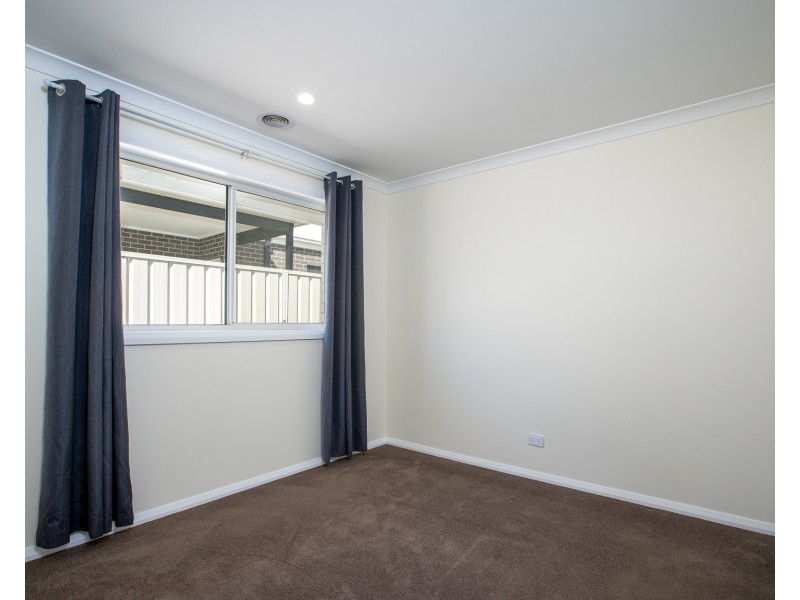 8 Maitland Crescent, Wodonga VIC 3690