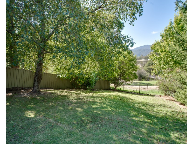 13 COLEMAN COURT, Dartmouth VIC 3701
