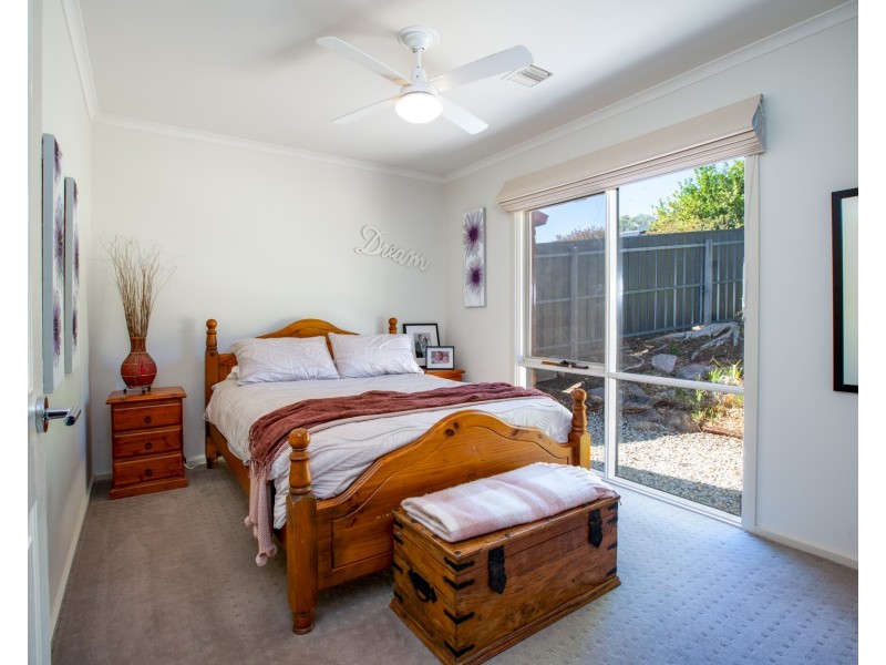 4 ARDERN PLACE, Wodonga VIC 3690